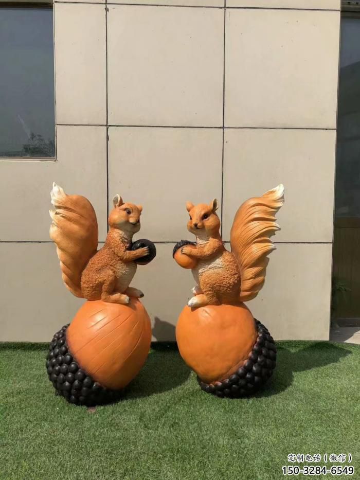 商場(chǎng)玻璃鋼松鼠雕塑 仿真雕塑 店門口小品