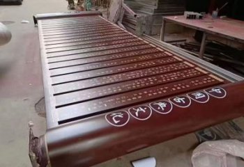 景區(qū)書卷雕塑，鍍金歐式雕塑，鐵藝材質(zhì)