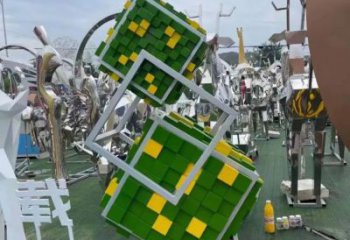 彩繪魔方雕塑廠家 烤漆大型小品 酒店雕塑