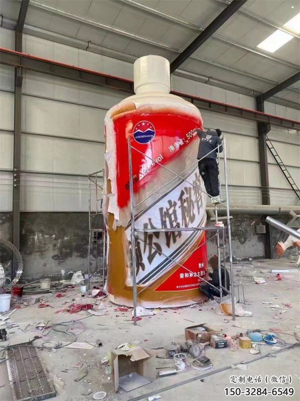 酒瓶雕塑觀賞型，標識雕塑，紀念玻璃鋼酒瓶雕塑展品