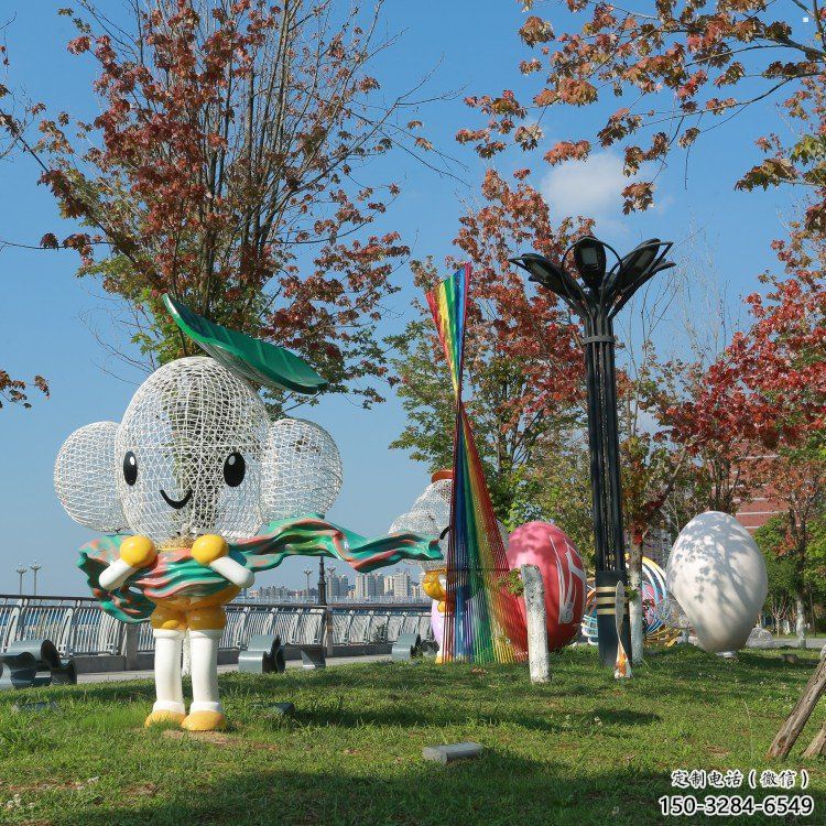 拉薩市戶外鏤空卡通雕塑供應(yīng)，花園小品，鐵藝卡通雕塑展品