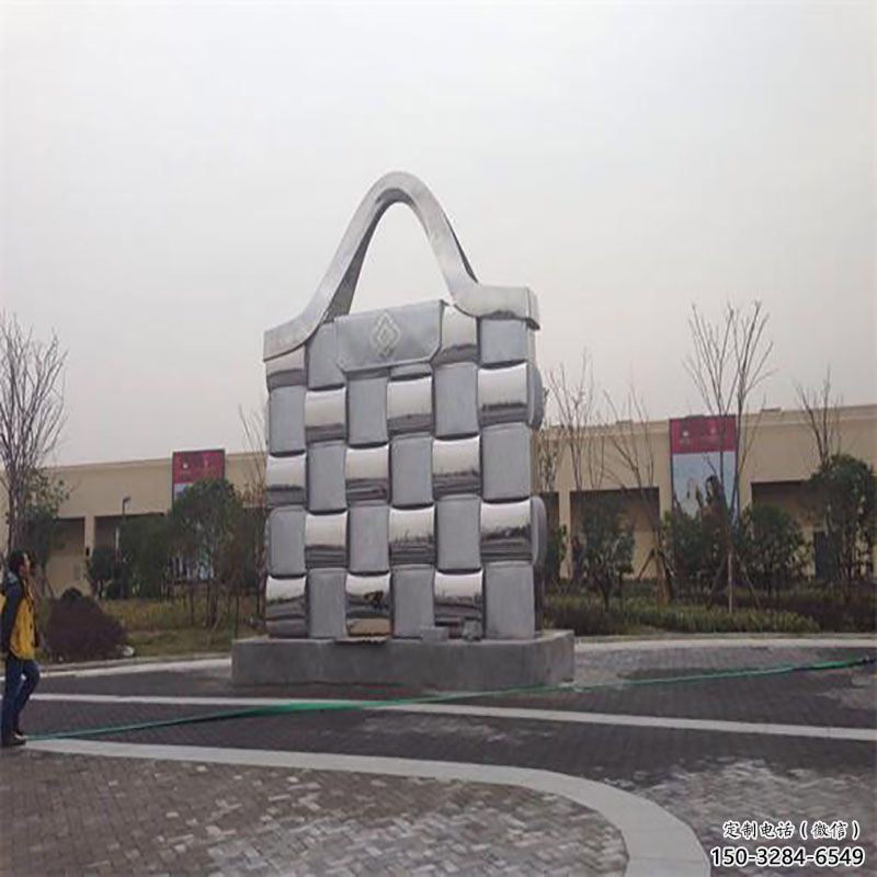 黔江景觀背包雕塑優(yōu)選，陸地?cái)[件，園林不銹鋼背包雕塑供應(yīng)